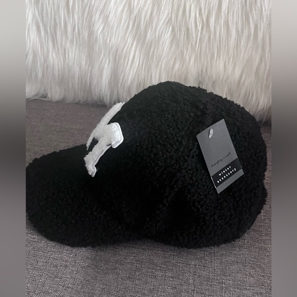 Faux Sherpa baseball hat with Chenille M Patch - Picture 2 of 3